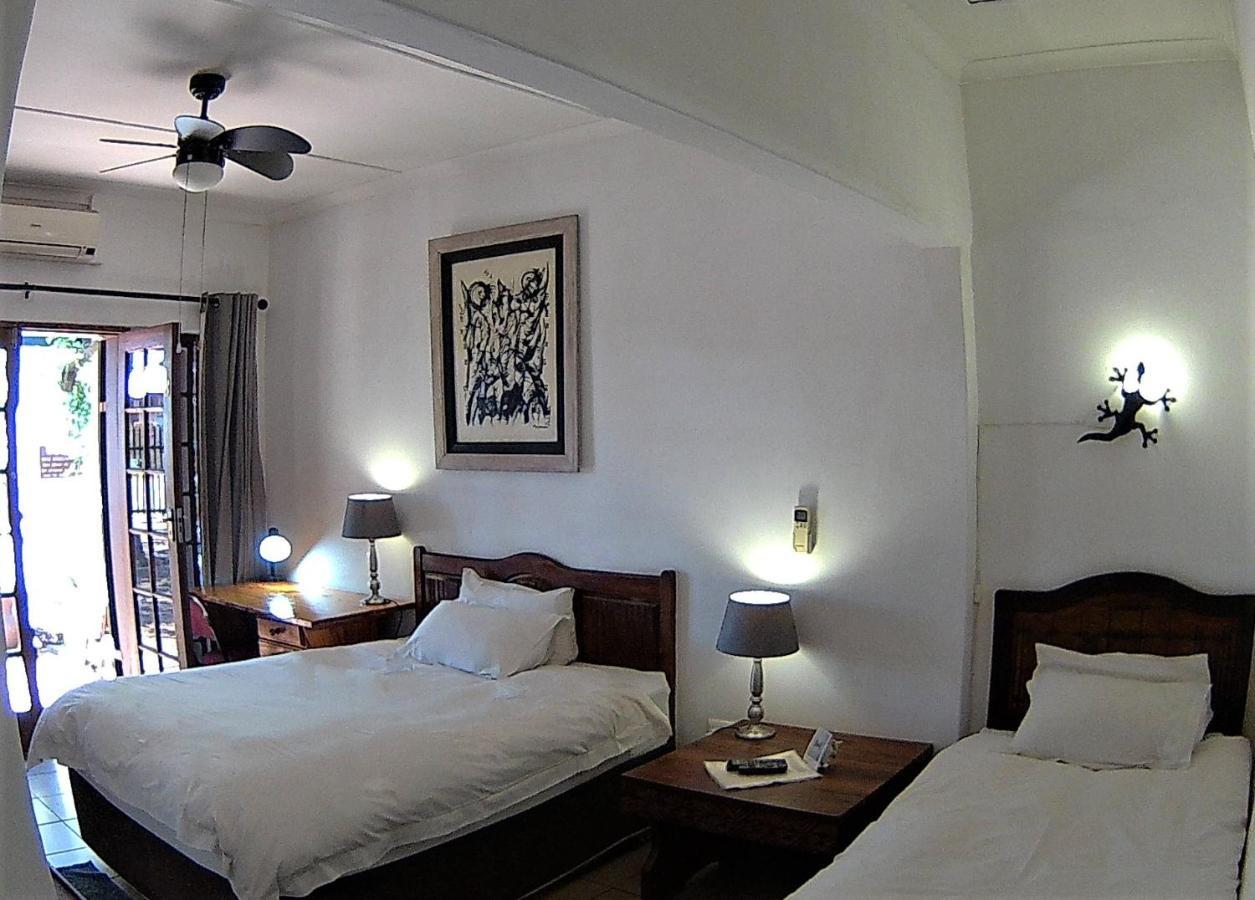 Kuru-Kuru Guesthouse Kuruman Buitenkant foto