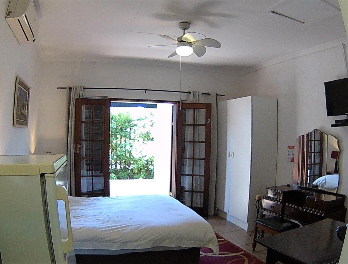 Kuru-Kuru Guesthouse Kuruman Buitenkant foto