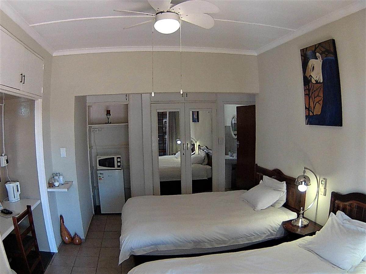 Kuru-Kuru Guesthouse Kuruman Buitenkant foto